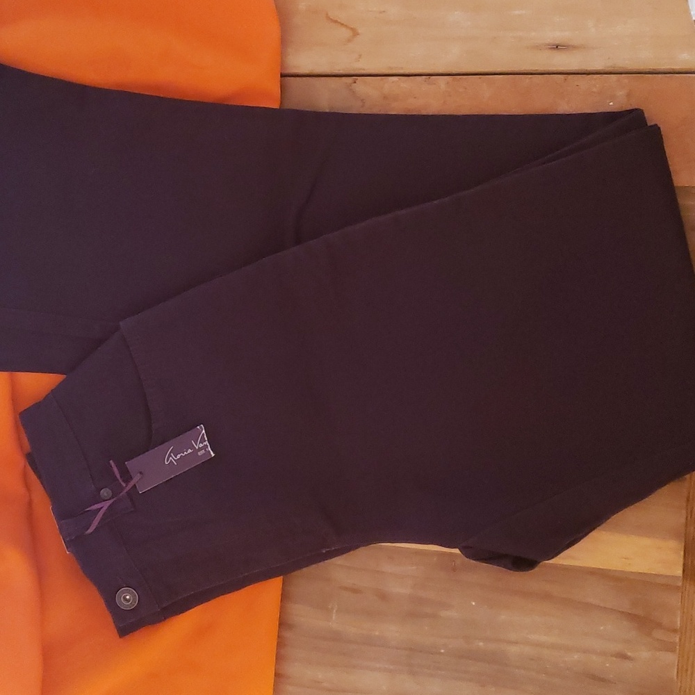 $5 FEBRUARY SALE Gloria Vanderbilt Plum Jeans size 6